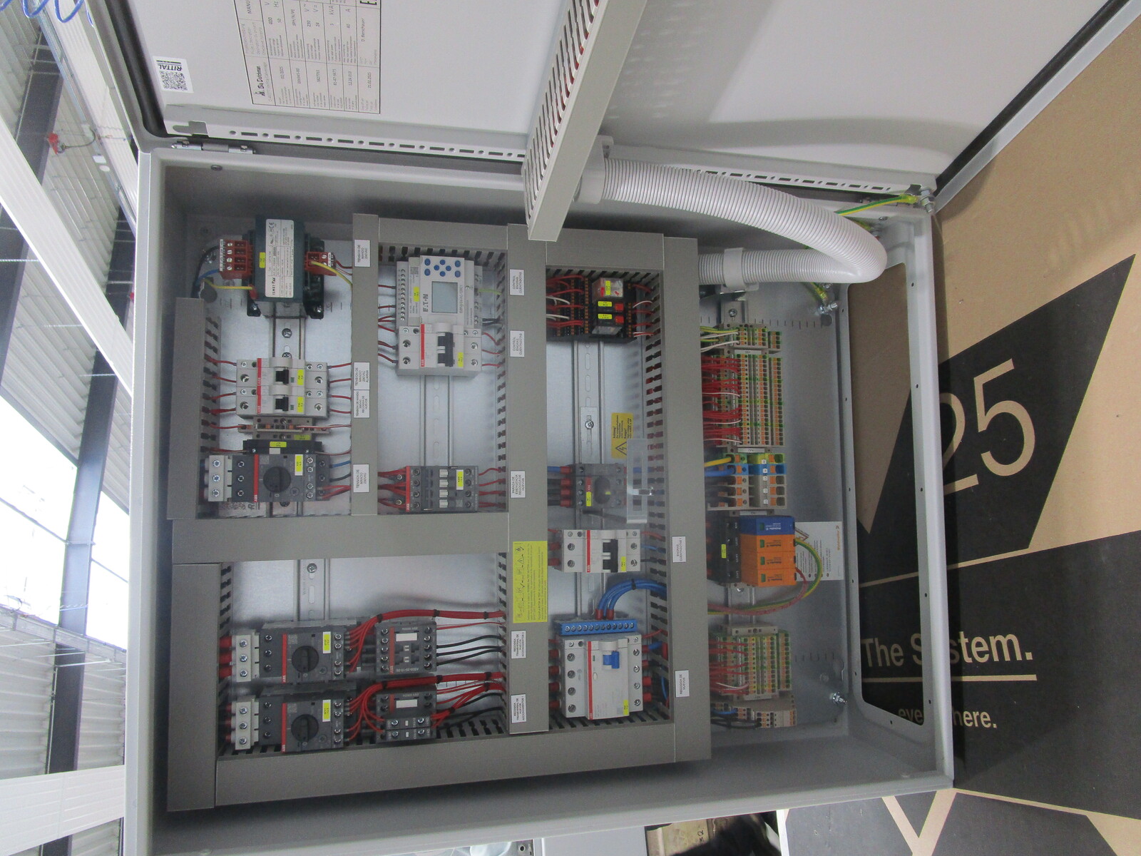 Control cabinet Alcazar Mancebo egg cross collection